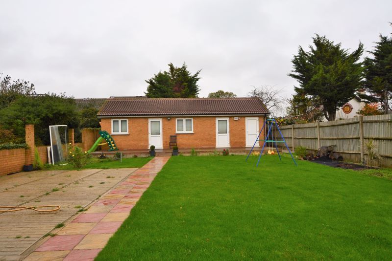 Studio flat to rent, London Road, Langley, Slough SL, SL3 8QE