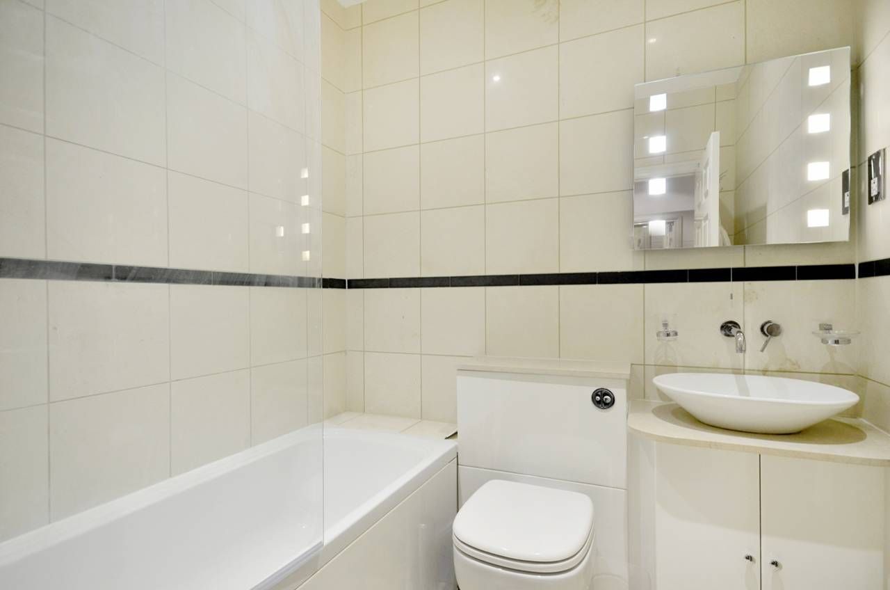 Studio flat for sale, Princess Park Manor, Friern N, N11 3GX