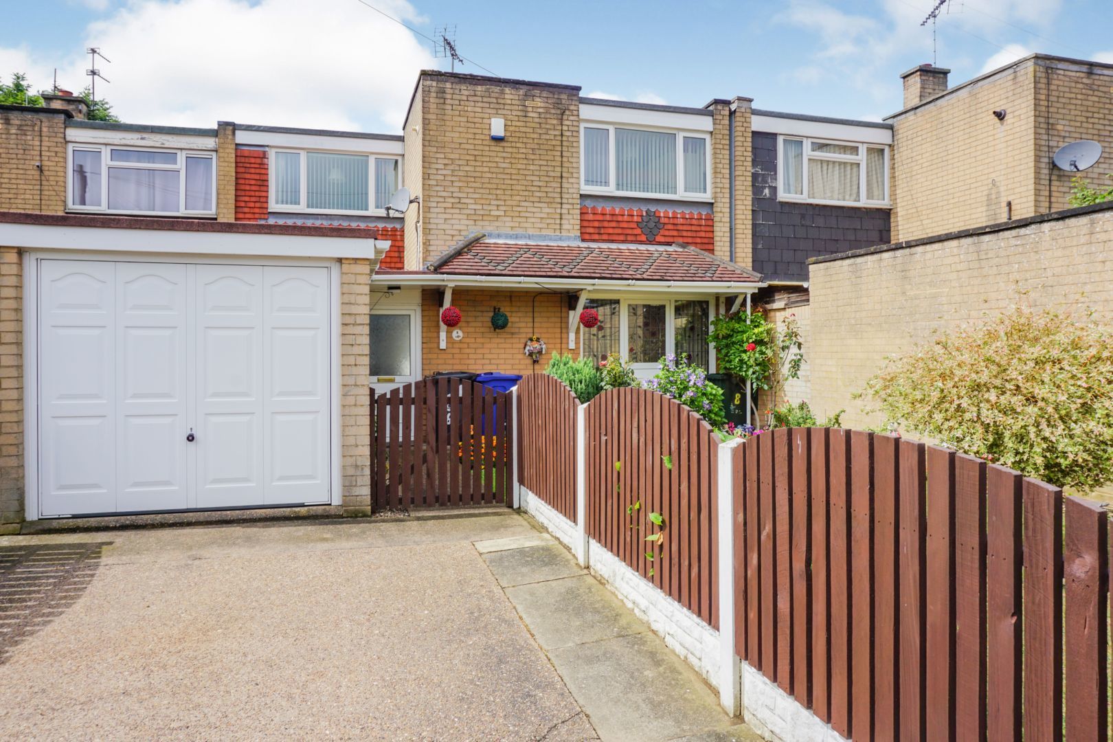 3 bedroom terraced house for sale, Bootham Crescent, Stainforth DN, Doncaster DN, DN7 5HE