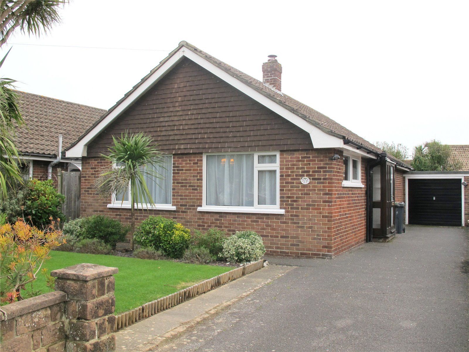 2 bedroom bungalow for sale, Warwick Close, Leeonthesolent, PO13 9AZ