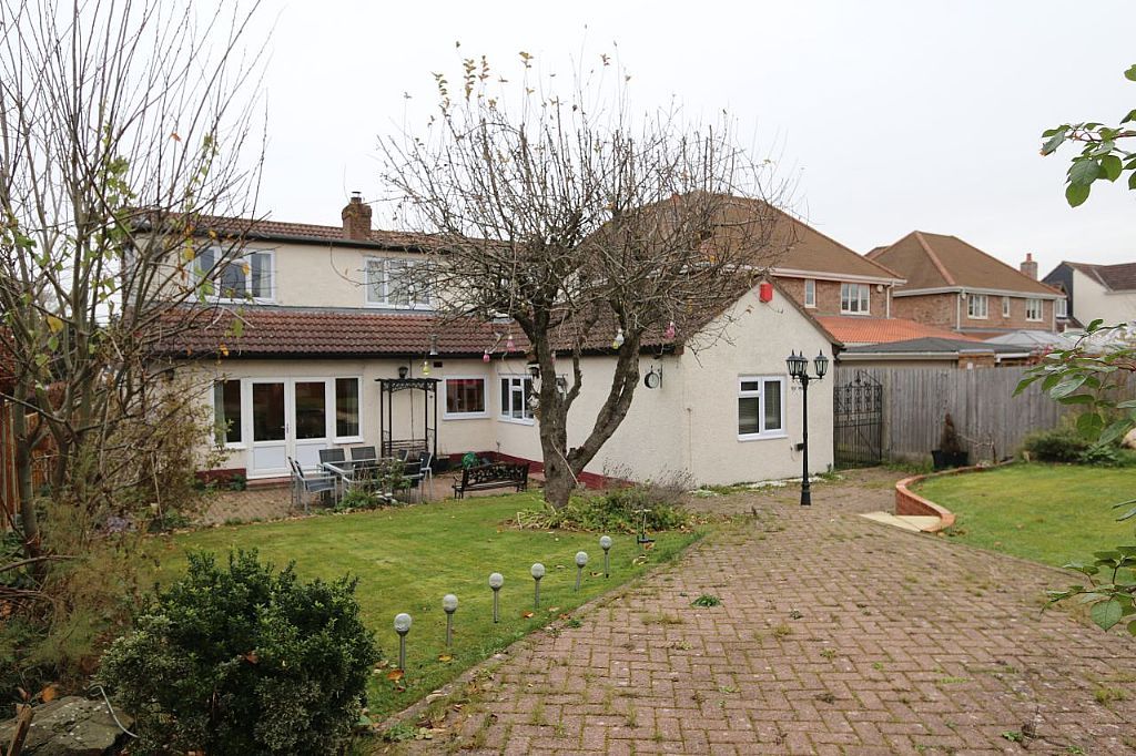 5 bedroom detached house for sale, Pack Lane, Basingstoke, RG22 5GZ