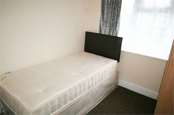 2 Bedroom Flat To Rent Dawley Parade Dawley Road Hayes Ub