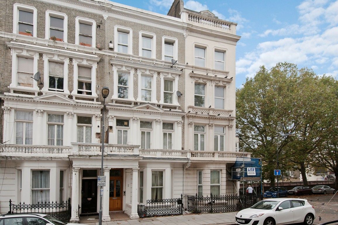 Flat to rent, Barons Court Road, London, W14 9DT