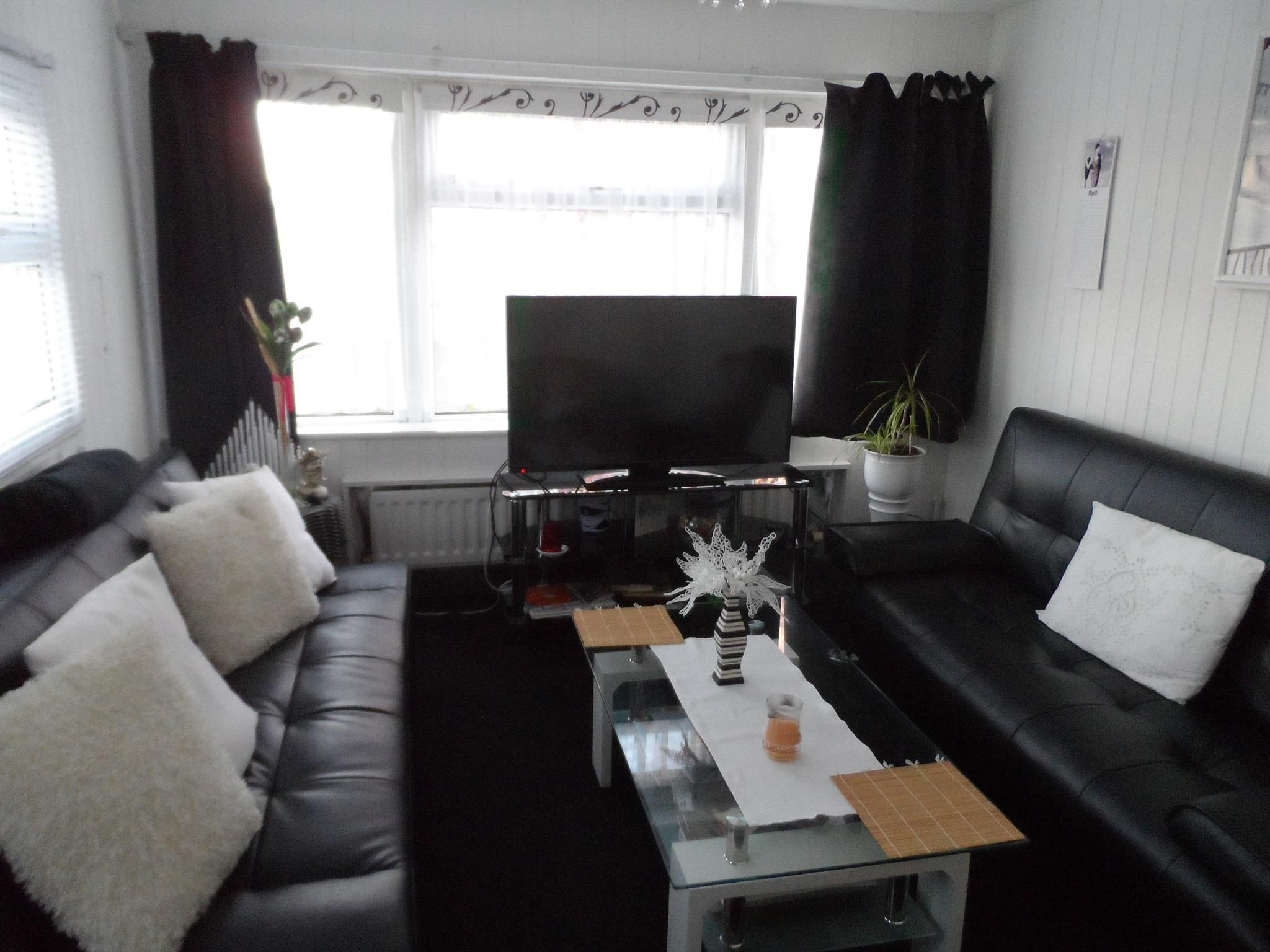 2 bedroom park home for sale, Cheveley Park, Grantham, NG31 7UU