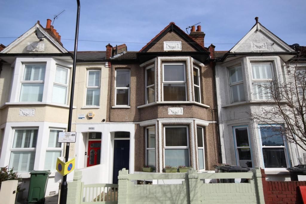 2 bedroom flat to rent, Erskine Road, London, E17 6SA