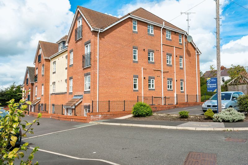 2 bedroom flat for sale, Beacon View, Standish, Wigan WN, WN6 0RL