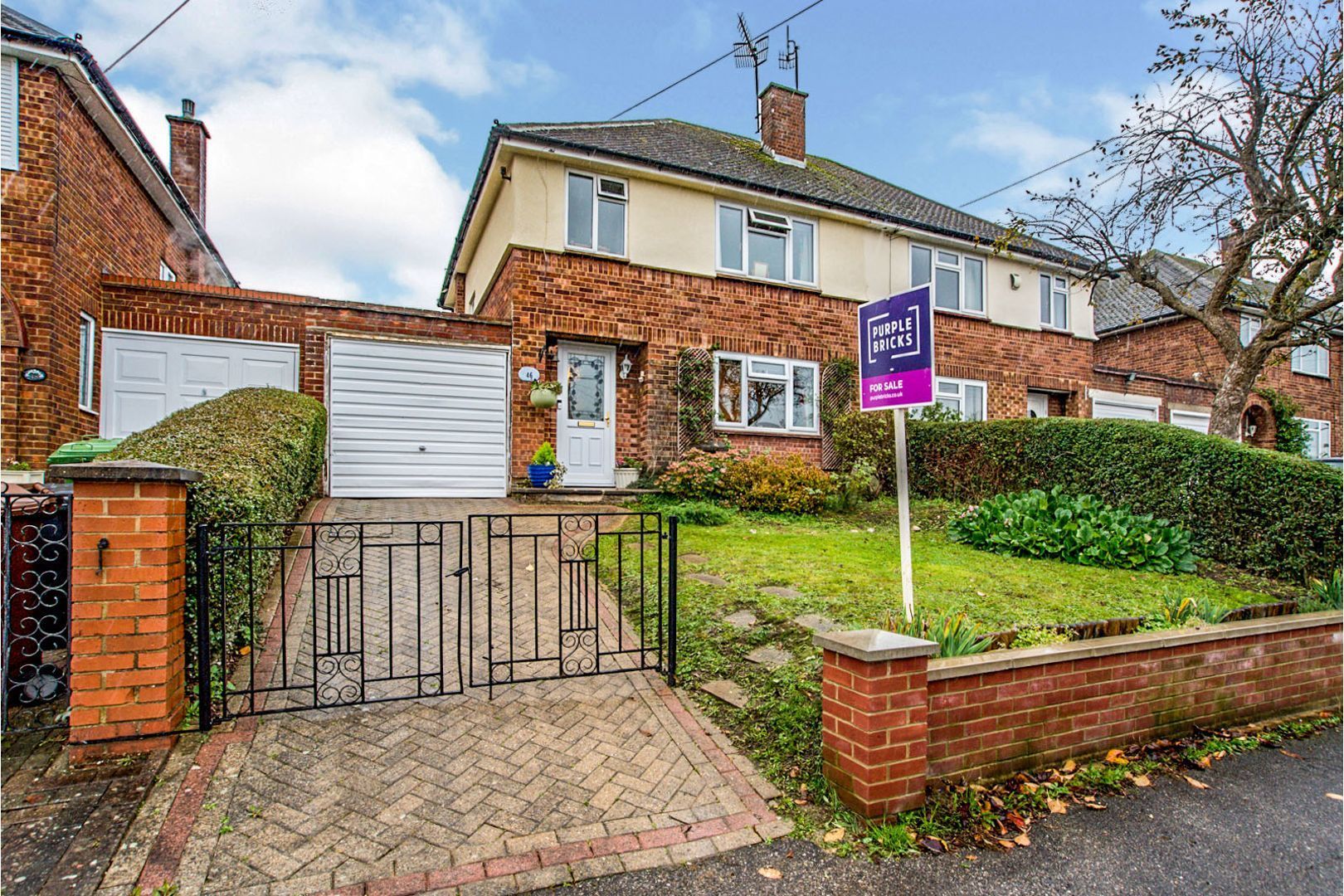 3 bedroom semidetached house for sale, Mead Way, Bushey, WD23 2DP