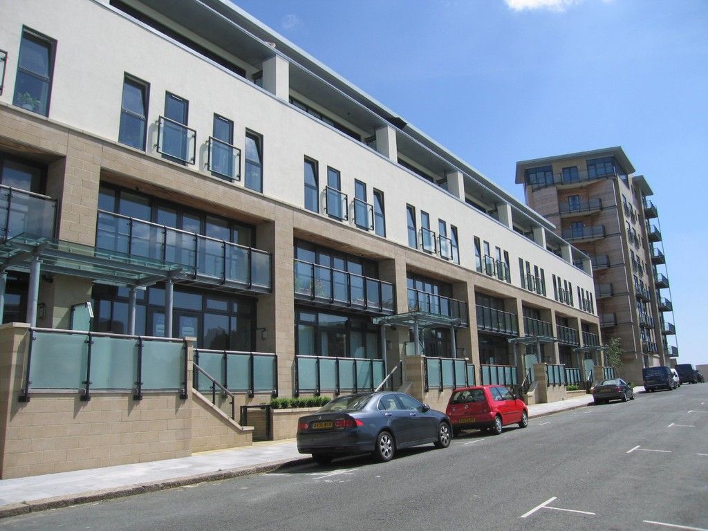 2 bedroom flat to rent, Azure West, The Hoe, Plymouth PL, PL1 2PQ