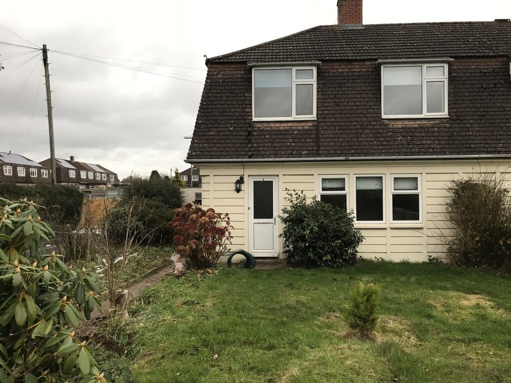 4 bedroom semi-detached house to rent, Holly Close, Tiverton, EX16 6HN