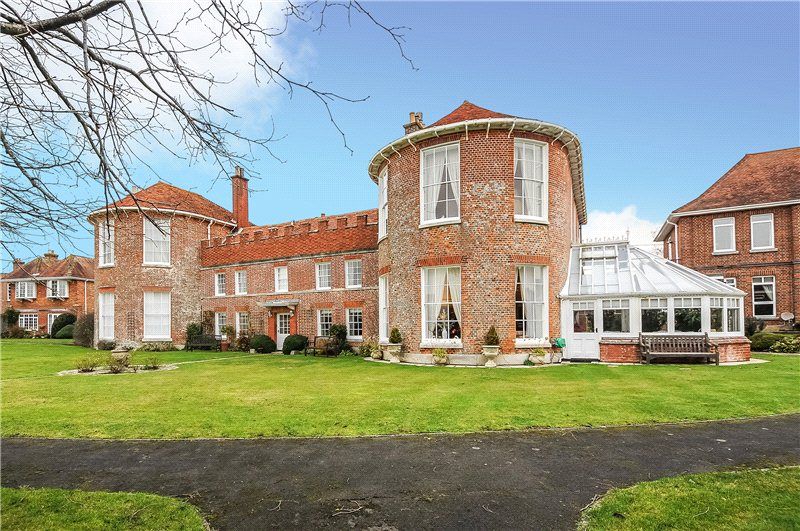 4 bedroom end of terrace house for sale, Church Hill, Lymington, SO41 0QJ