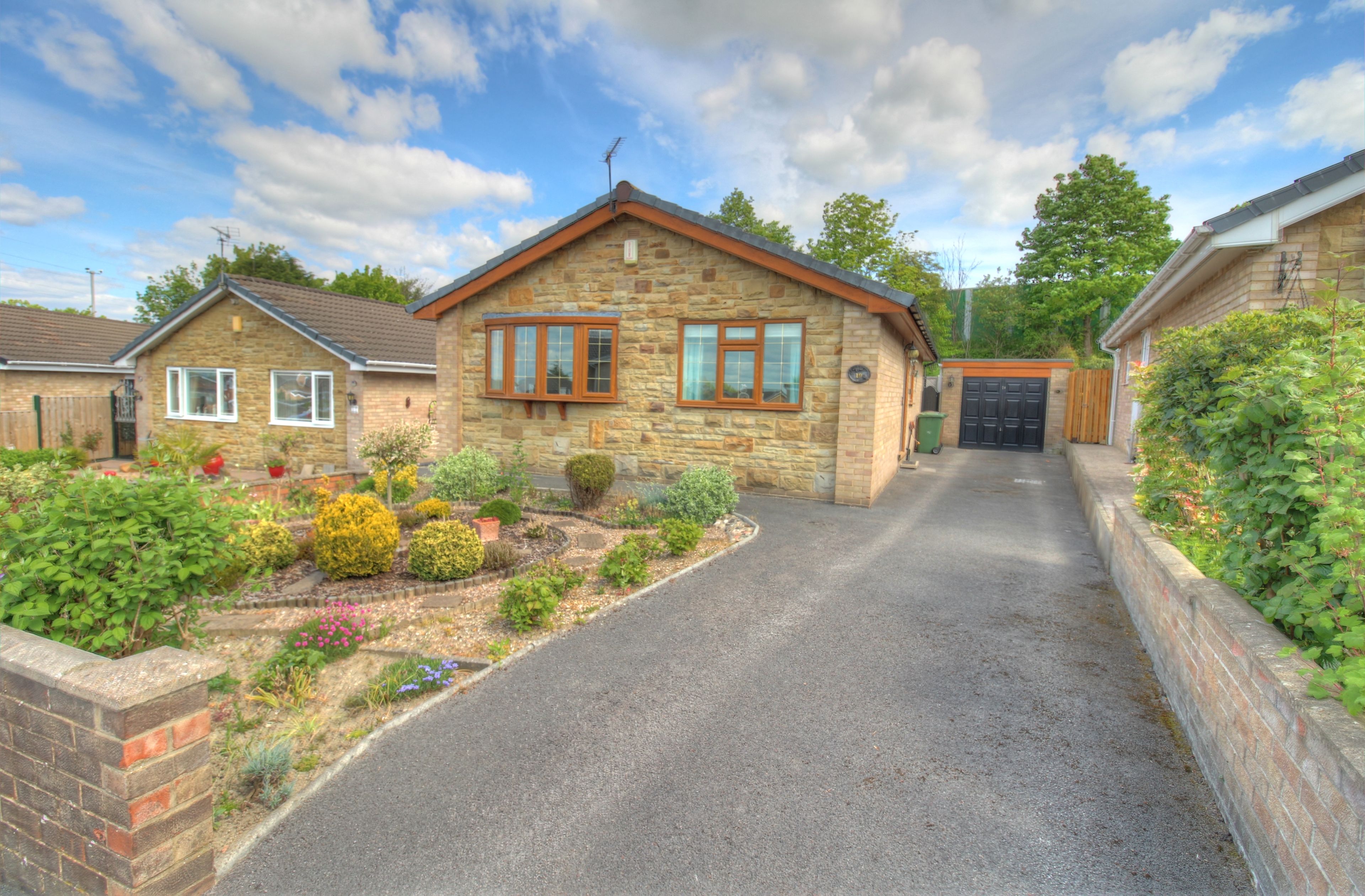 2 bedroom bungalow for sale, Kirkdale Drive, Calder Grove, Wakefield WF