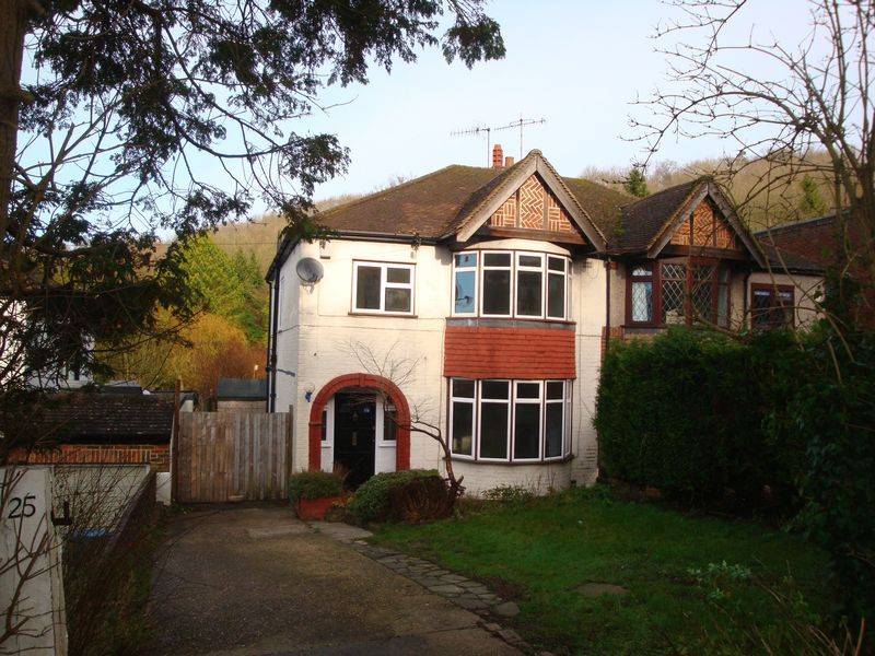 3 bedroom house to rent, Tithepit Shaw Lane, Warlingham CR, CR6 9AS