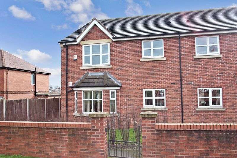 2 bedroom flat for sale, Pontefract Road, Pontefract, WF8 2PR