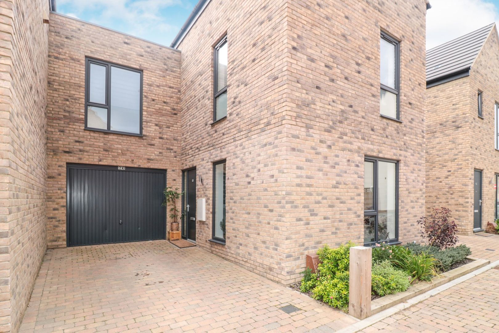 4 bedroom semidetached house for sale, Markwick Avenue, Cheshunt