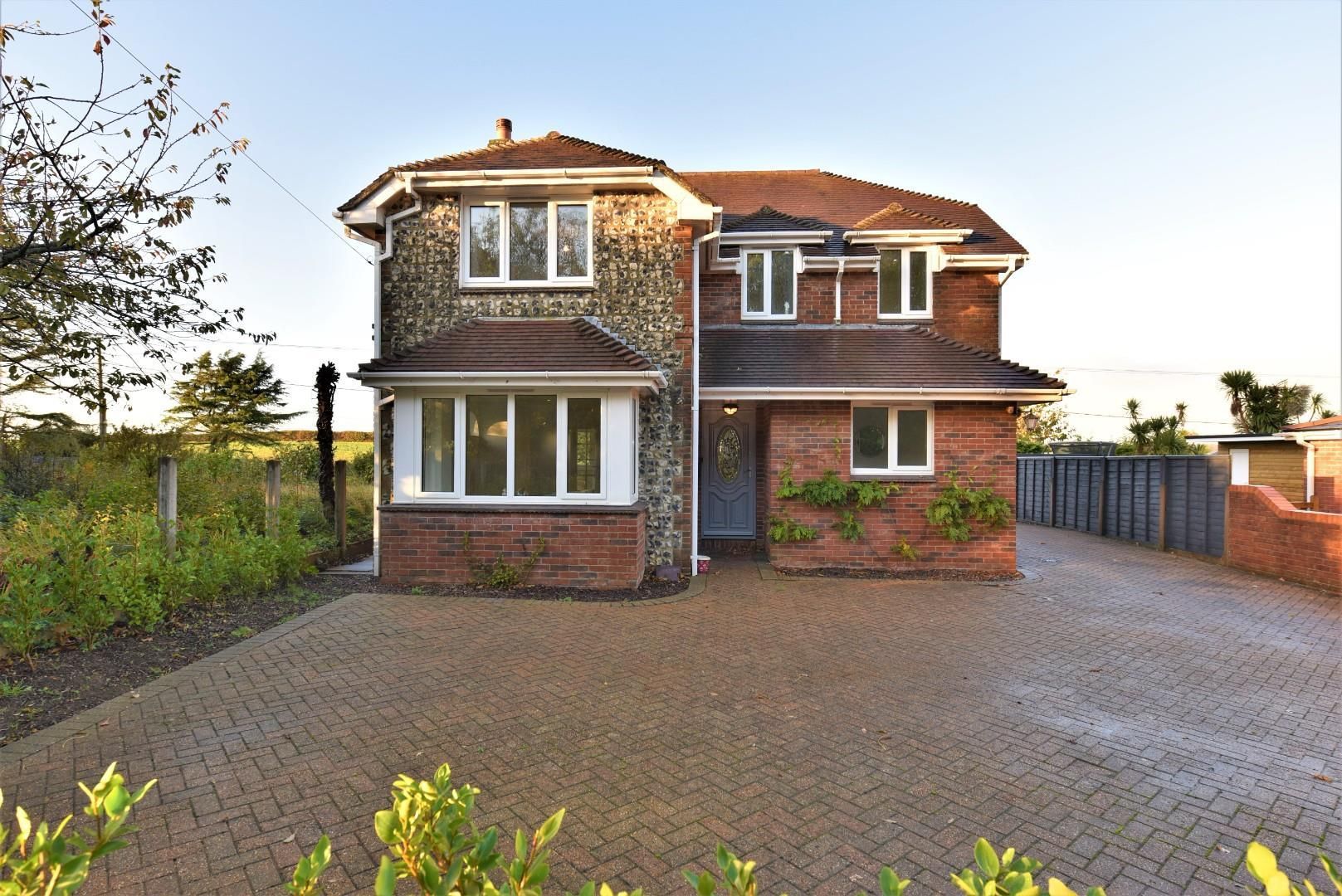 4 bedroom detached house for sale, Newport Road, Apse Heath, Sandown