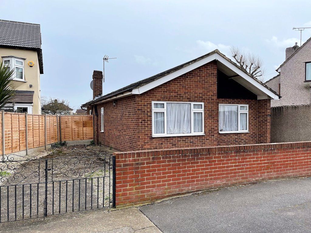 2 bedroom house to rent, Hubert Road, Rainham, RM13 8AB