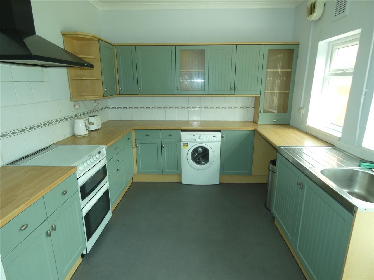 3 Bedroom House To Rent Yardley