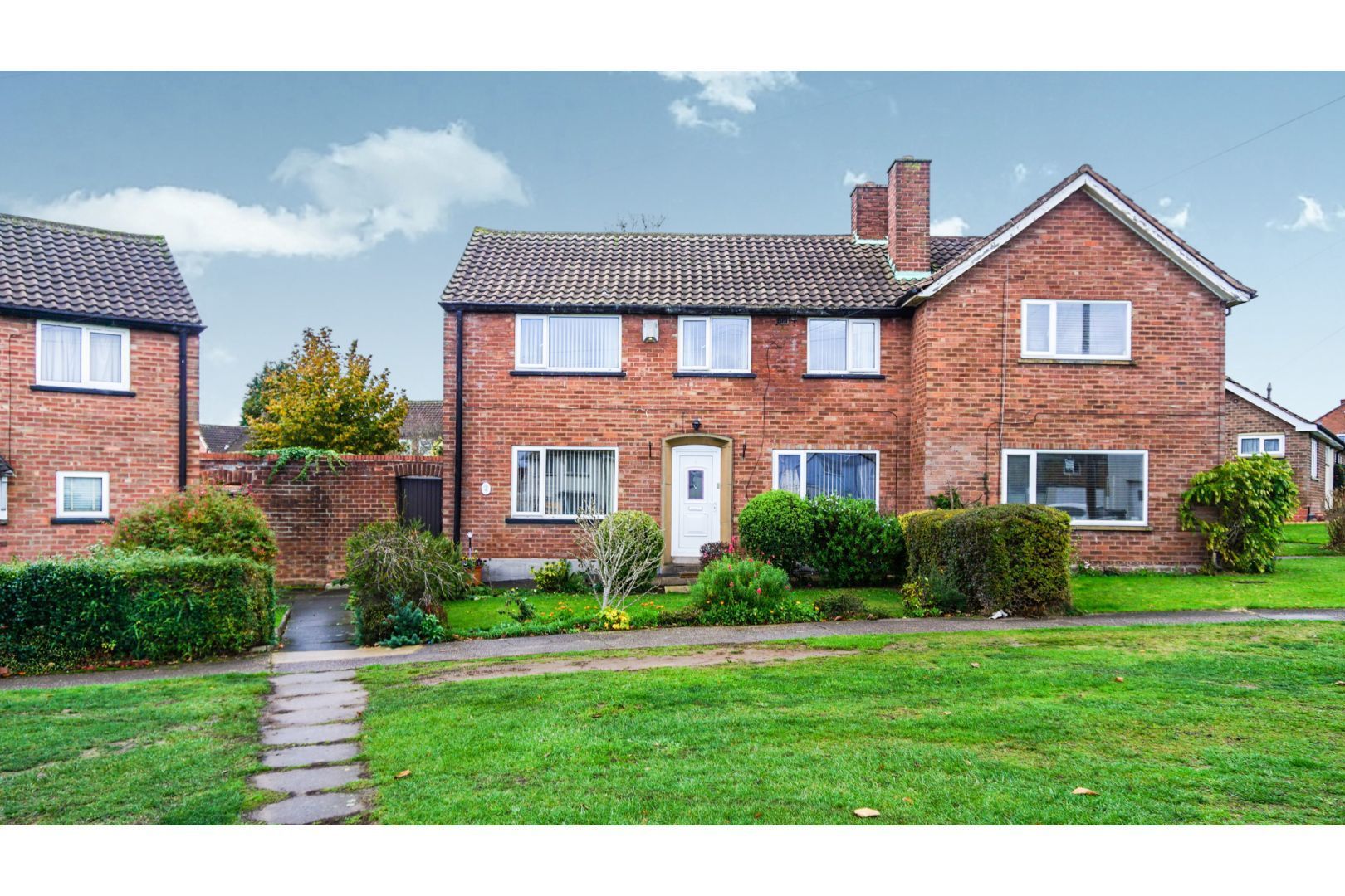 4 bedroom semidetached house for sale, Falcon Lodge Crescent, Sutton
