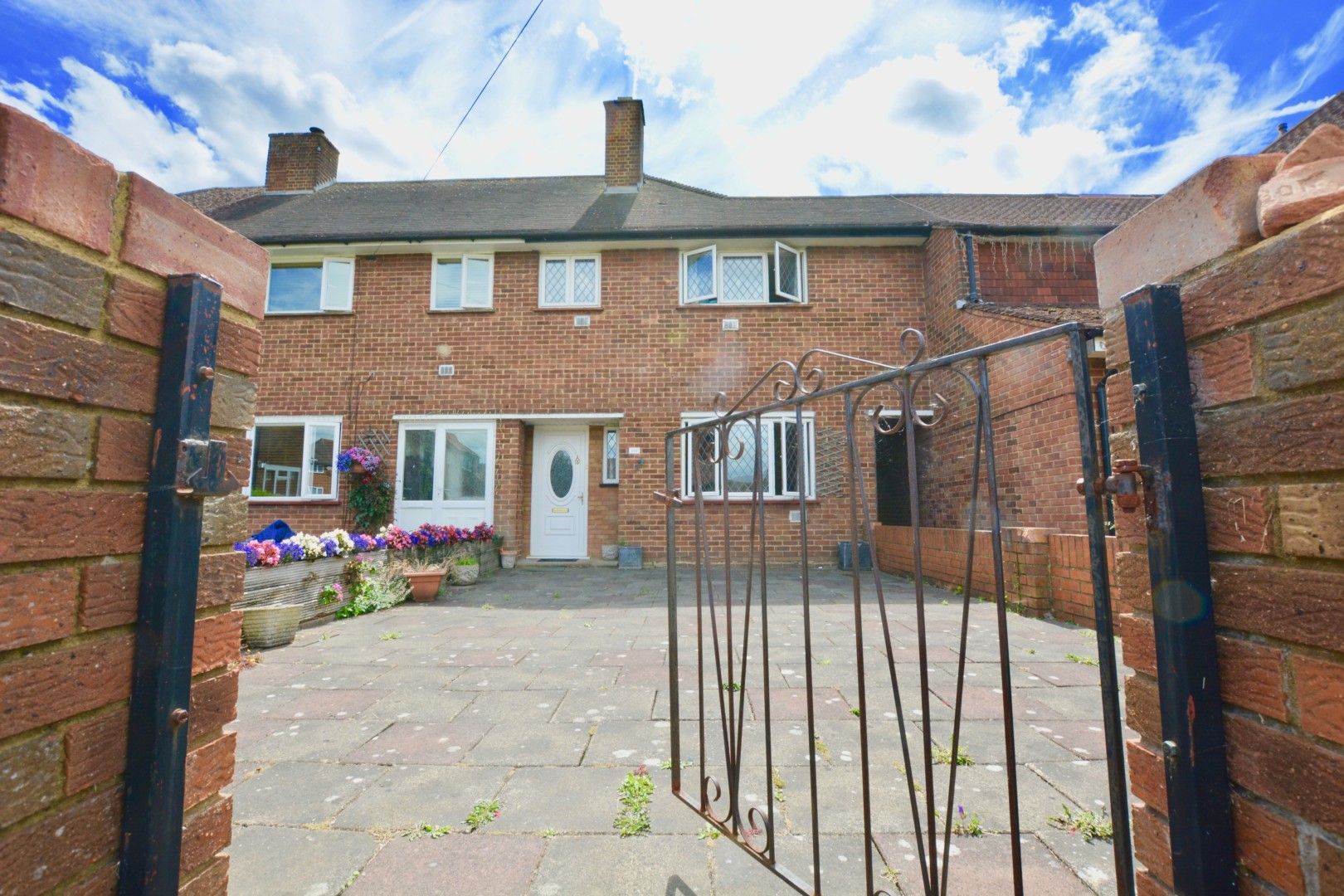 3 bedroom terraced house for sale, Sparrow Farm Drive, Feltham TW, TW14 0DJ