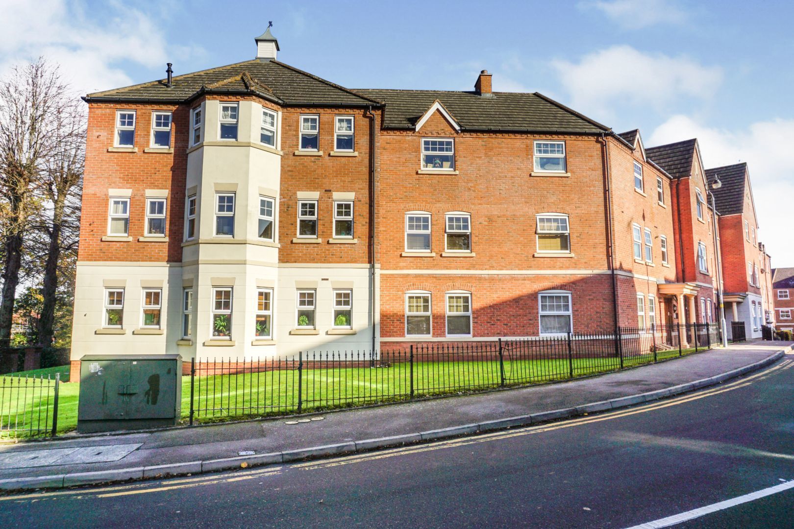 2 bedroom flat for sale, Monyhull Hall Road, Birmingham B, Birmingham B