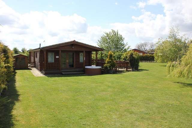 3 bedroom log cabin for sale, Little Eden Country Park, Carnaby ...