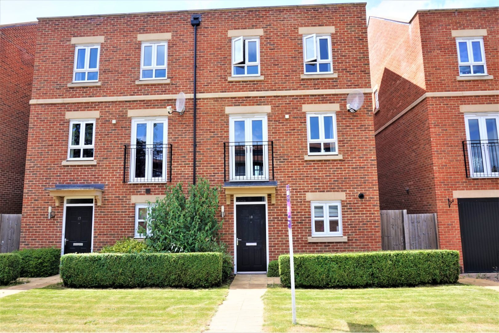 3 bedroom semidetached house for sale, Racecourse Road, Newbury RG
