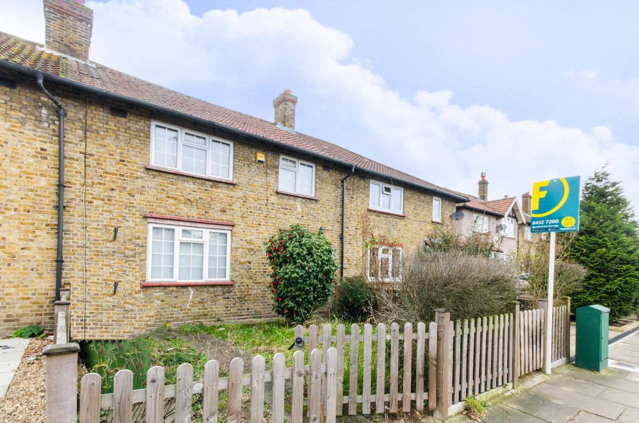 3 bedroom flat to rent, Eltham Green Road, Kidbrooke, SE, SE9 6BH