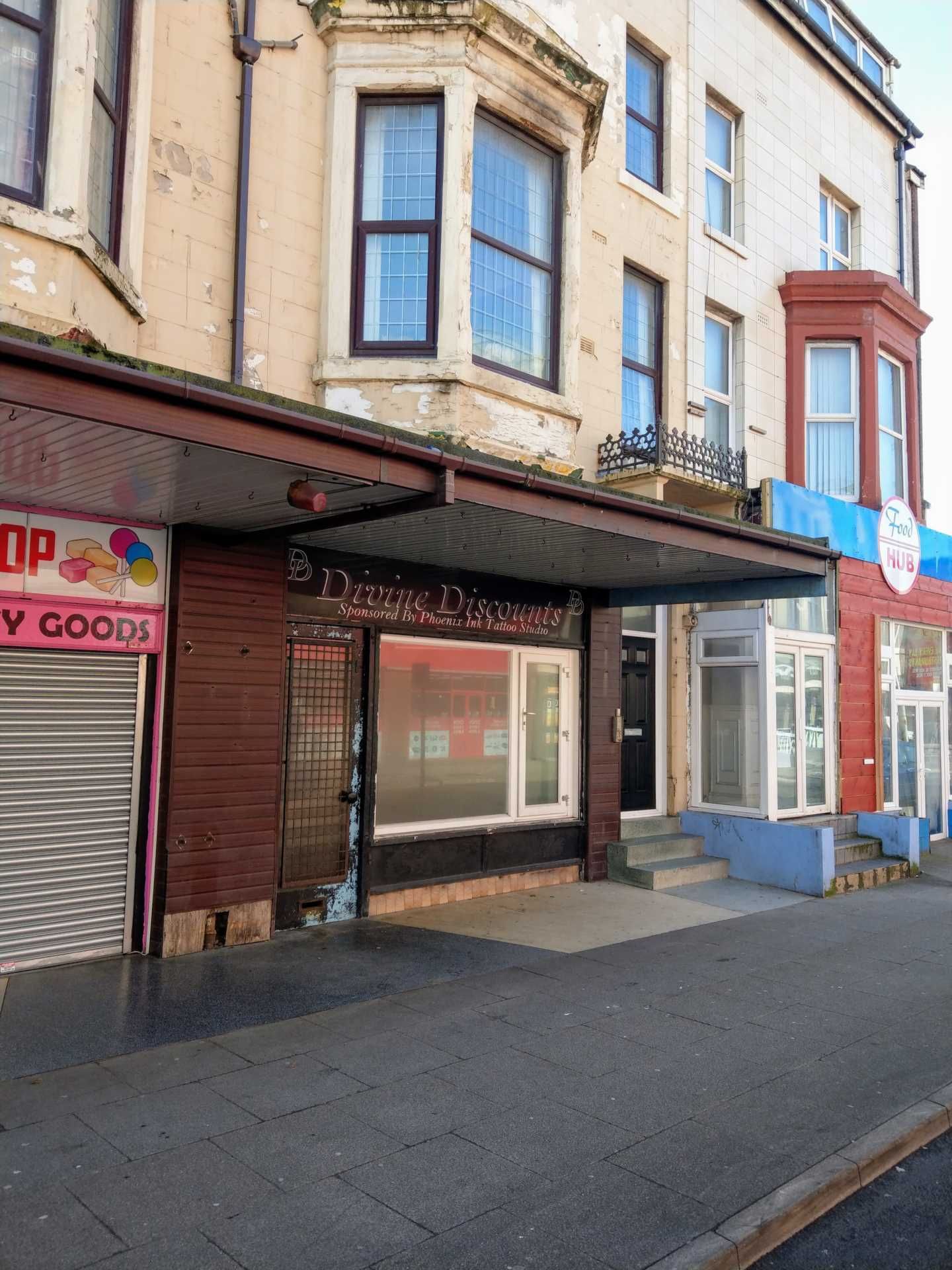 Commercial unit to rent, Albert Road, Vape Shop, Blackpool, FY1 4TA