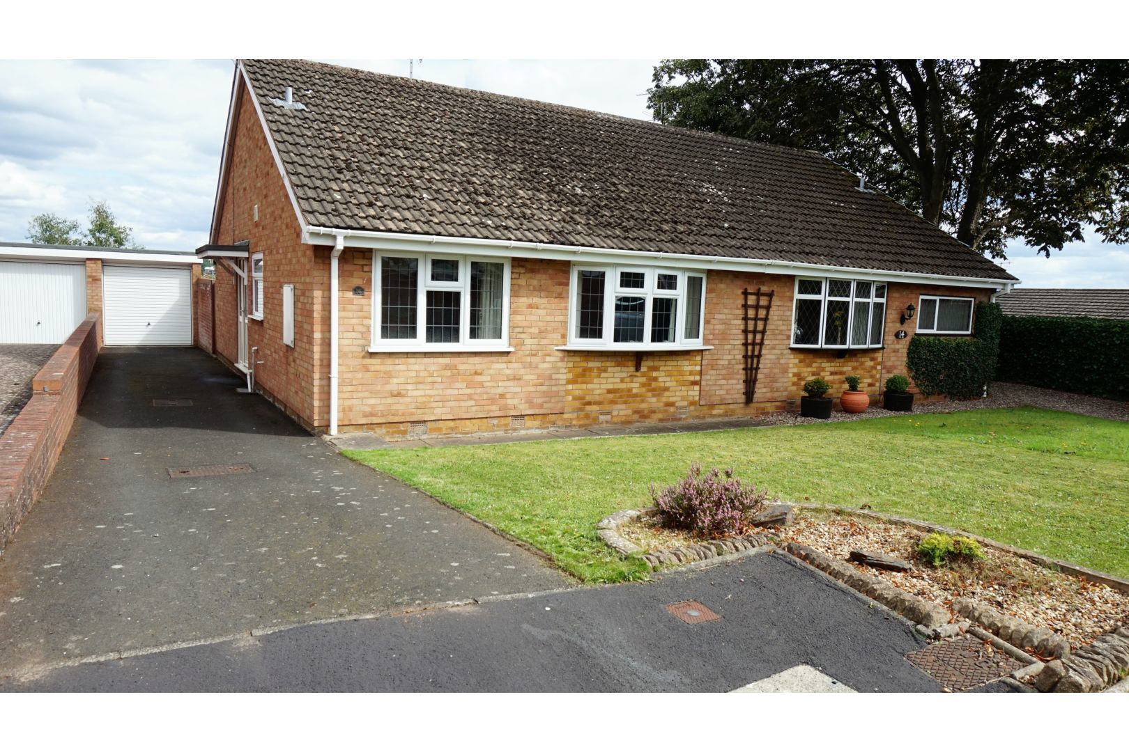 2 bedroom semidetached bungalow for sale, Friars Close, Wordsley