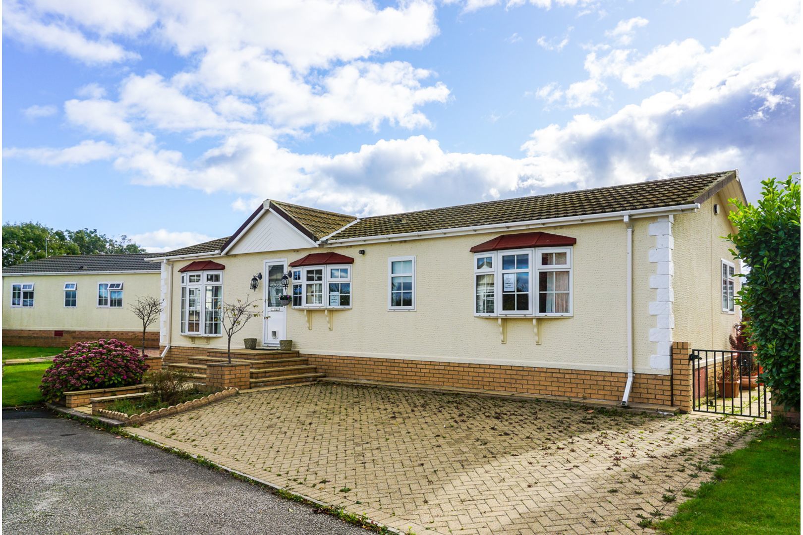 3 bedroom park home for sale, Hawthorn Holiday Park Bempton Lane