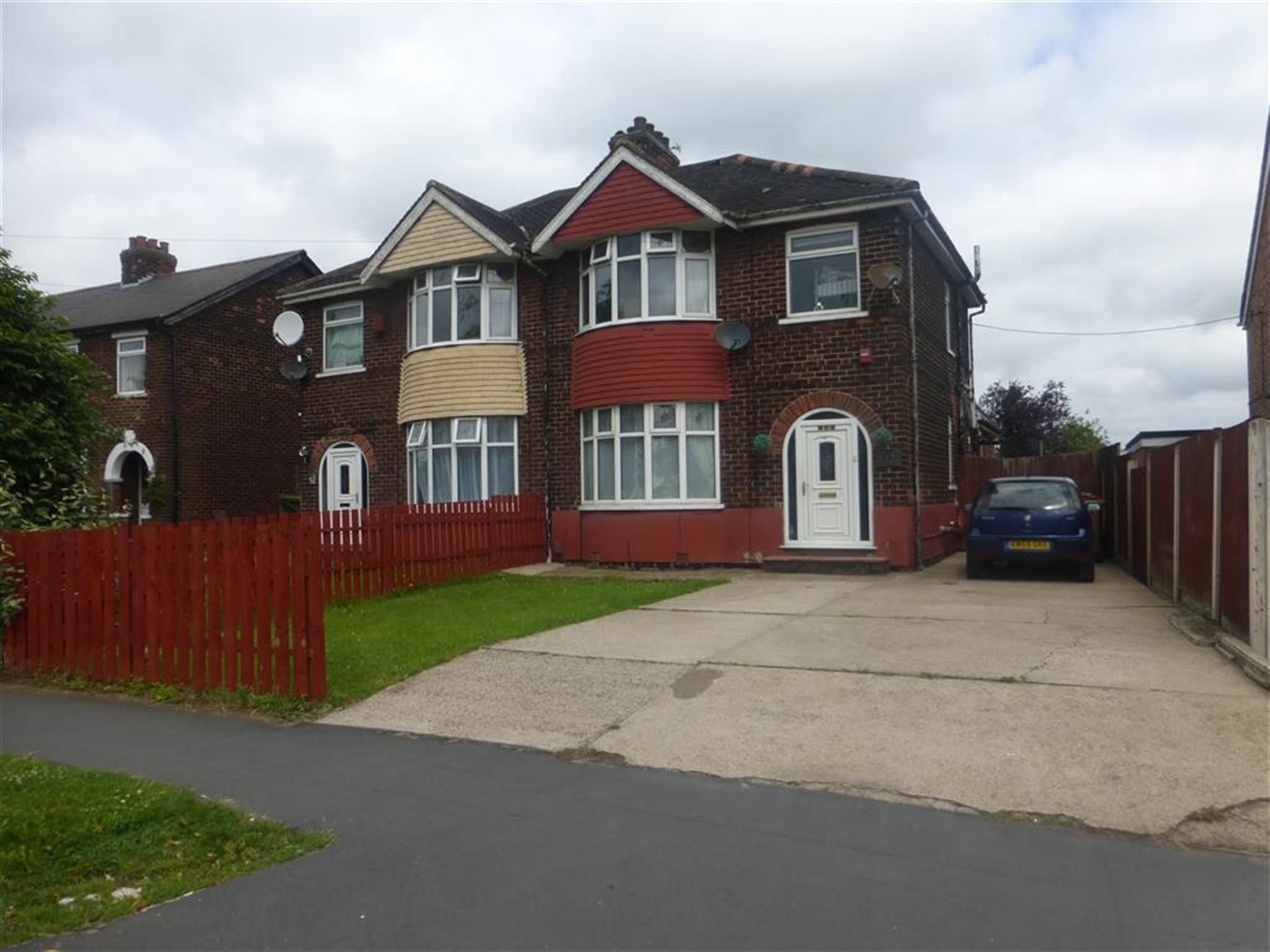 3 bedroom semidetached house for sale, Cliff Gardens, Scunthorpe, DN15 7BL