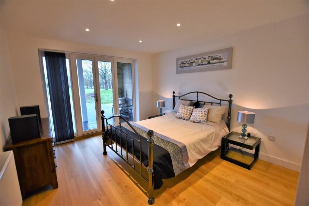 4 bedroom detached house for sale, Waters Edge, Wansford, Peterborough