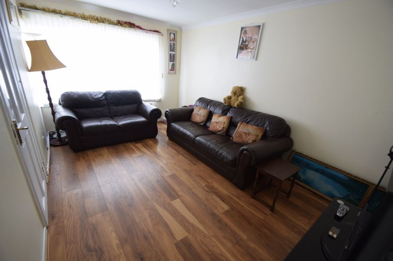 3 bedroom semidetached house for sale, Hockwell Ring, Luton LU, Lewsey