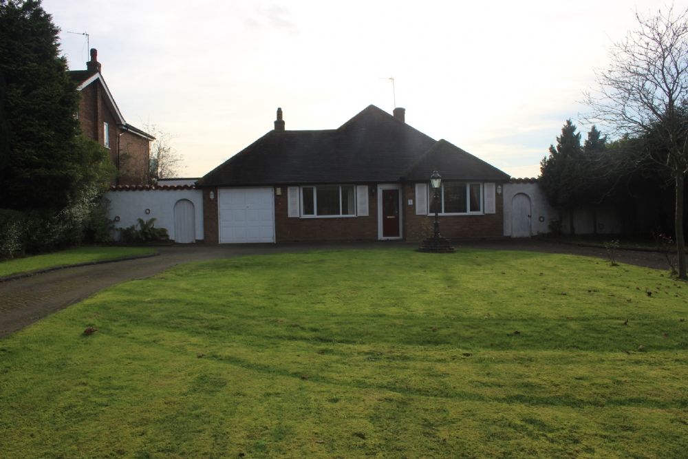 3 bedroom bungalow to rent, Barr Common Road, Aldridge, Walsall WS, WS9 0SY