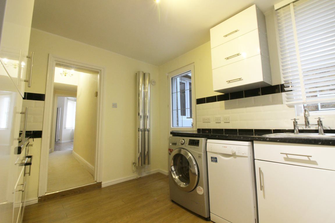 2 Bedroom Flat To Rent Cromwell Avenue Cheshunt Waltham