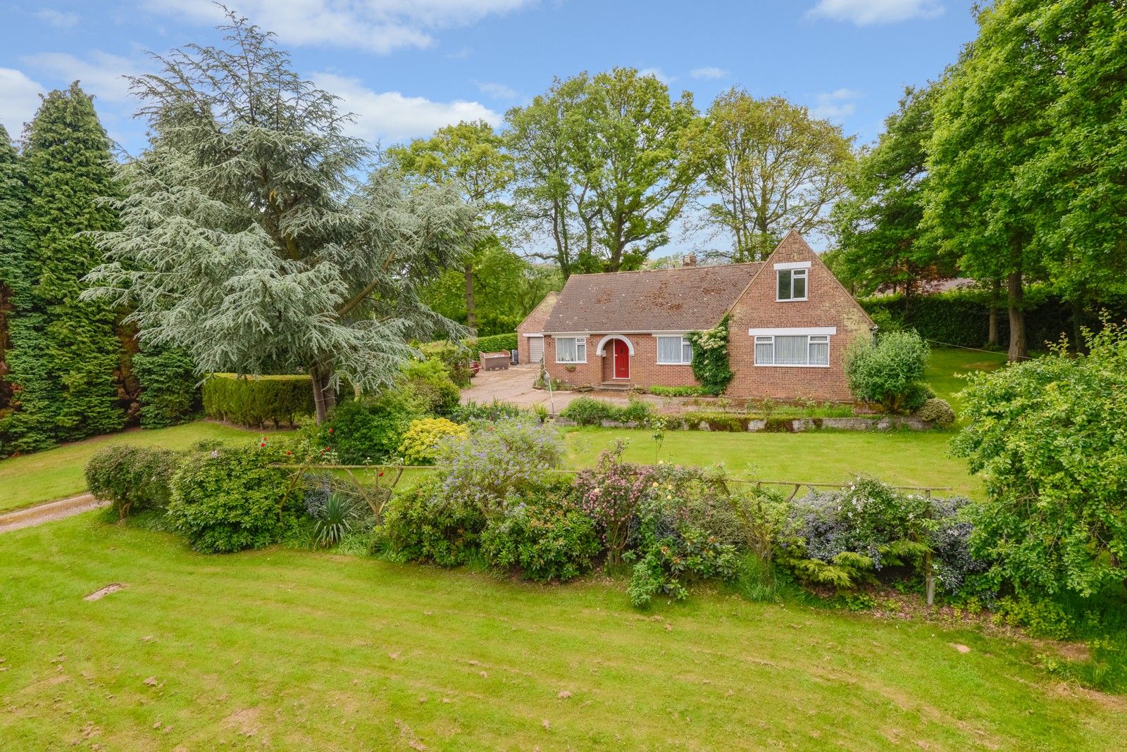 5 bedroom detached bungalow for sale, Gravelly Bottom Road, Kingswood