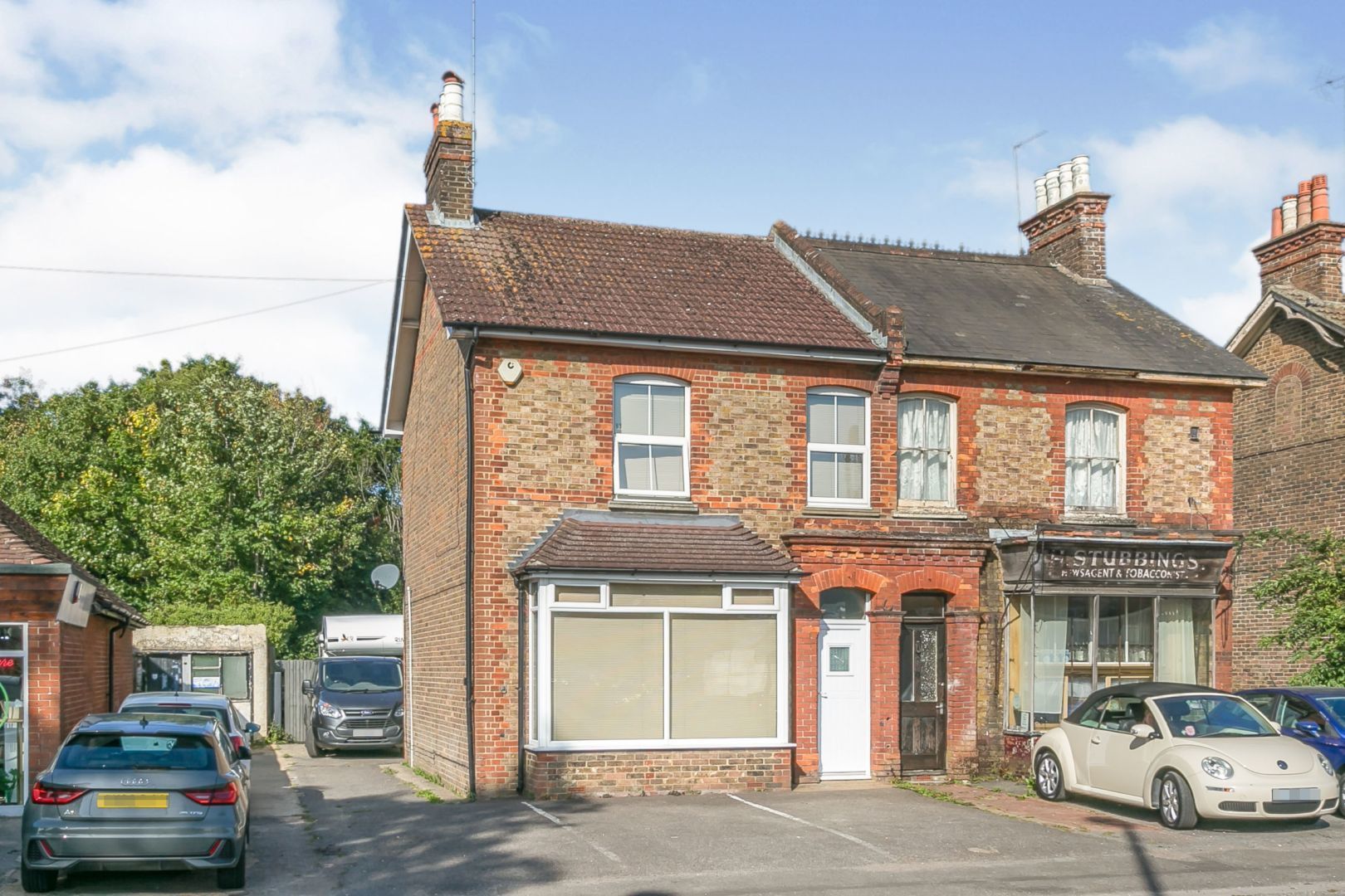 3 bedroom semidetached house for sale, Valebridge Road, Burgess Hill RH, RH15 0RA