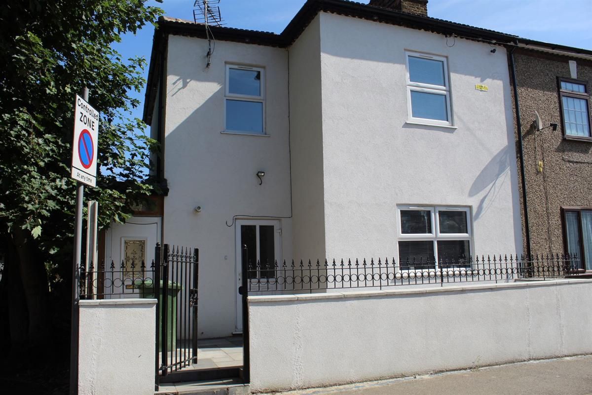 5 bedroom house share to rent, Grove Road, Grays, RM17 6JY