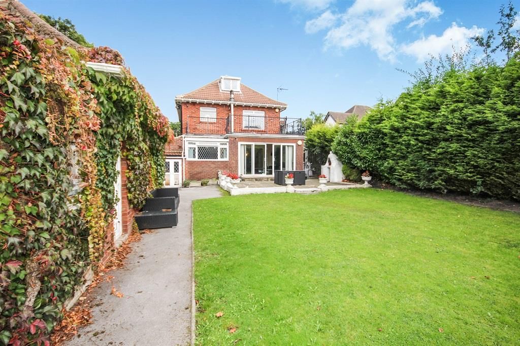 4 bedroom detached house for sale, Villa Picano, Harrogate Road, Leeds, LS17 7DY