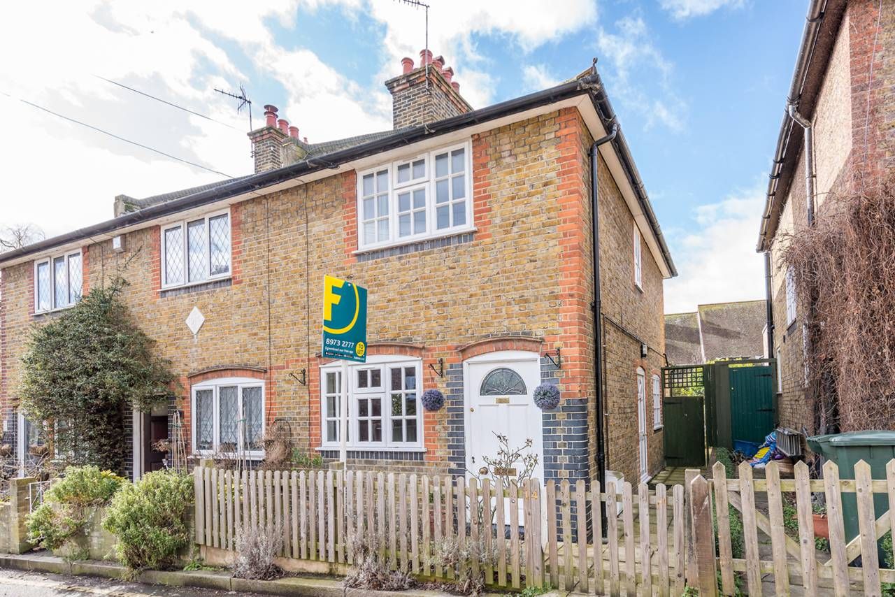 2 bedroom cottage to rent, Bell Lane, Twickenham, TW1 3NU
