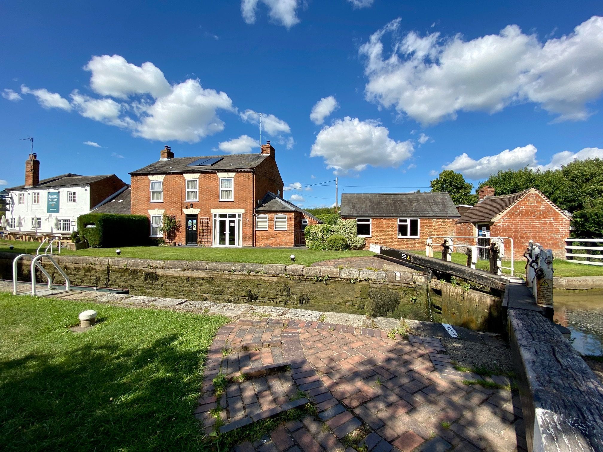 3 bedroom cottage for sale, Dark Lane, Braunston, Daventry NN, NN11 7HJ