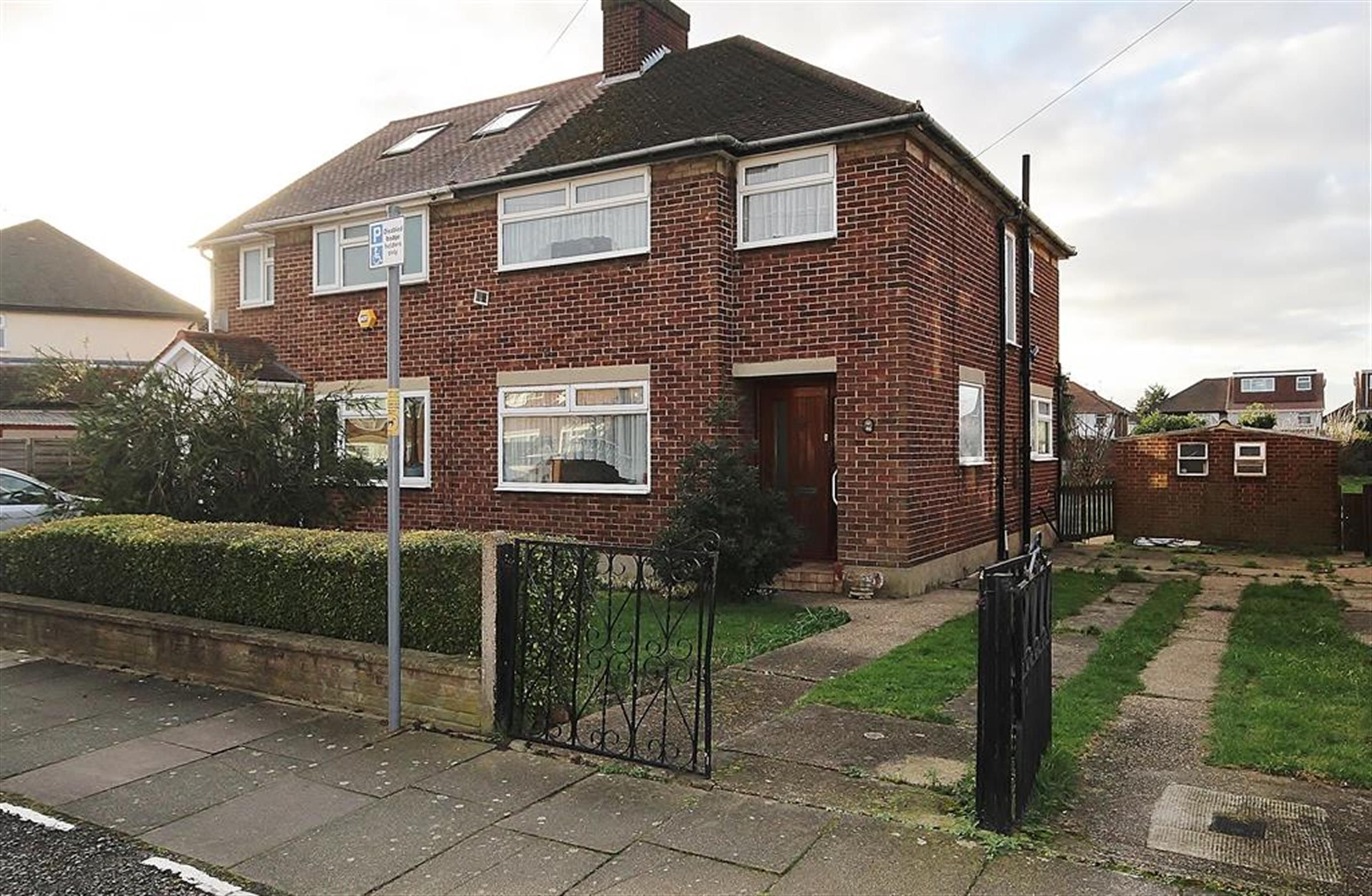 3 Bedroom Semi Detached House For Sale Wentworth Crescent