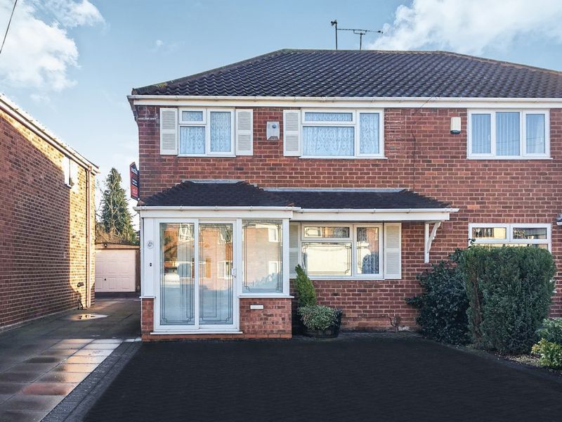 3 bedroom semidetached house to rent, Cherry Tree Avenue, Walsall WS