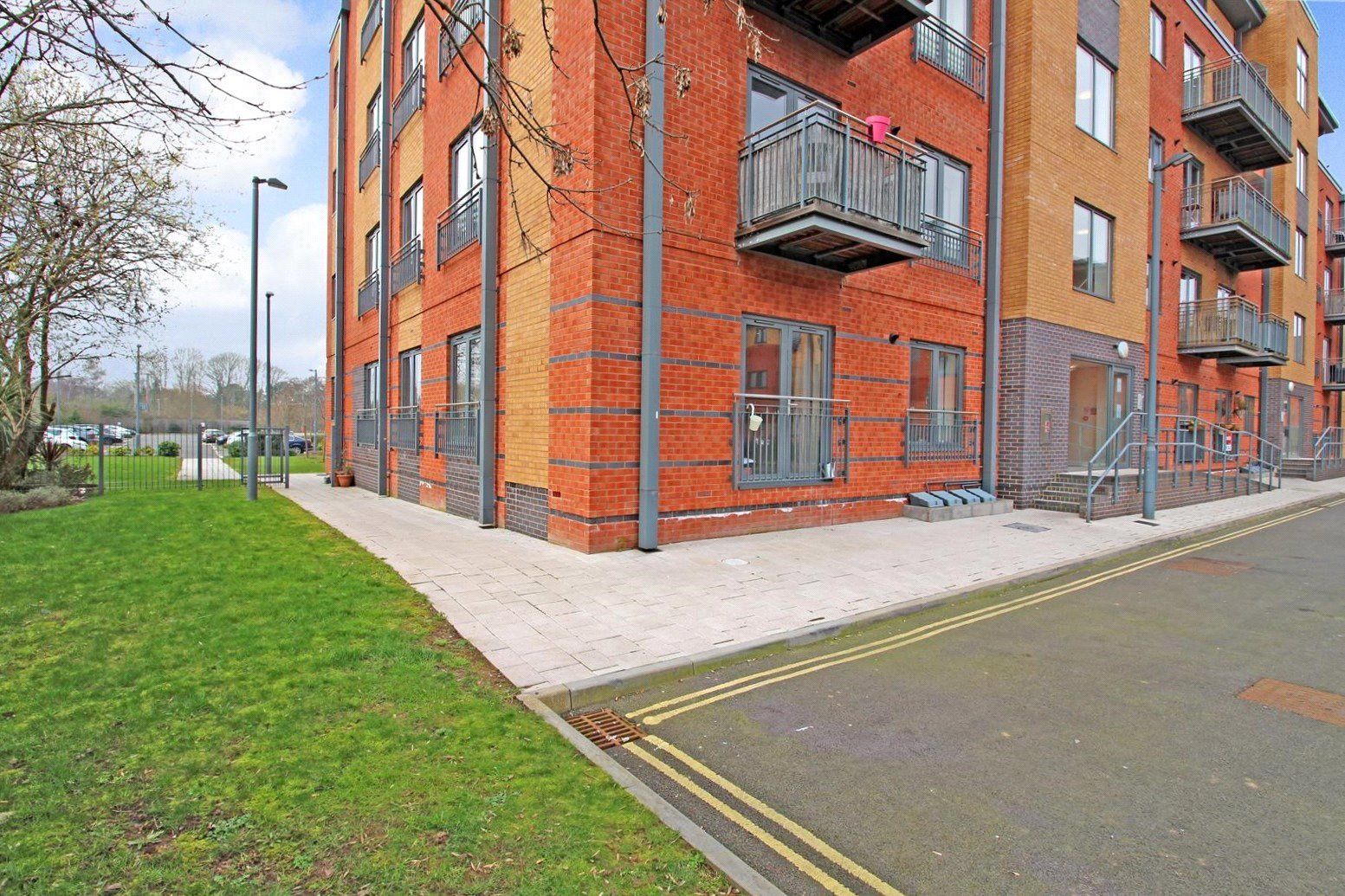 2 bedroom flat for sale, Woodhouse Close, Diglis, Worcester, WR5 3FT