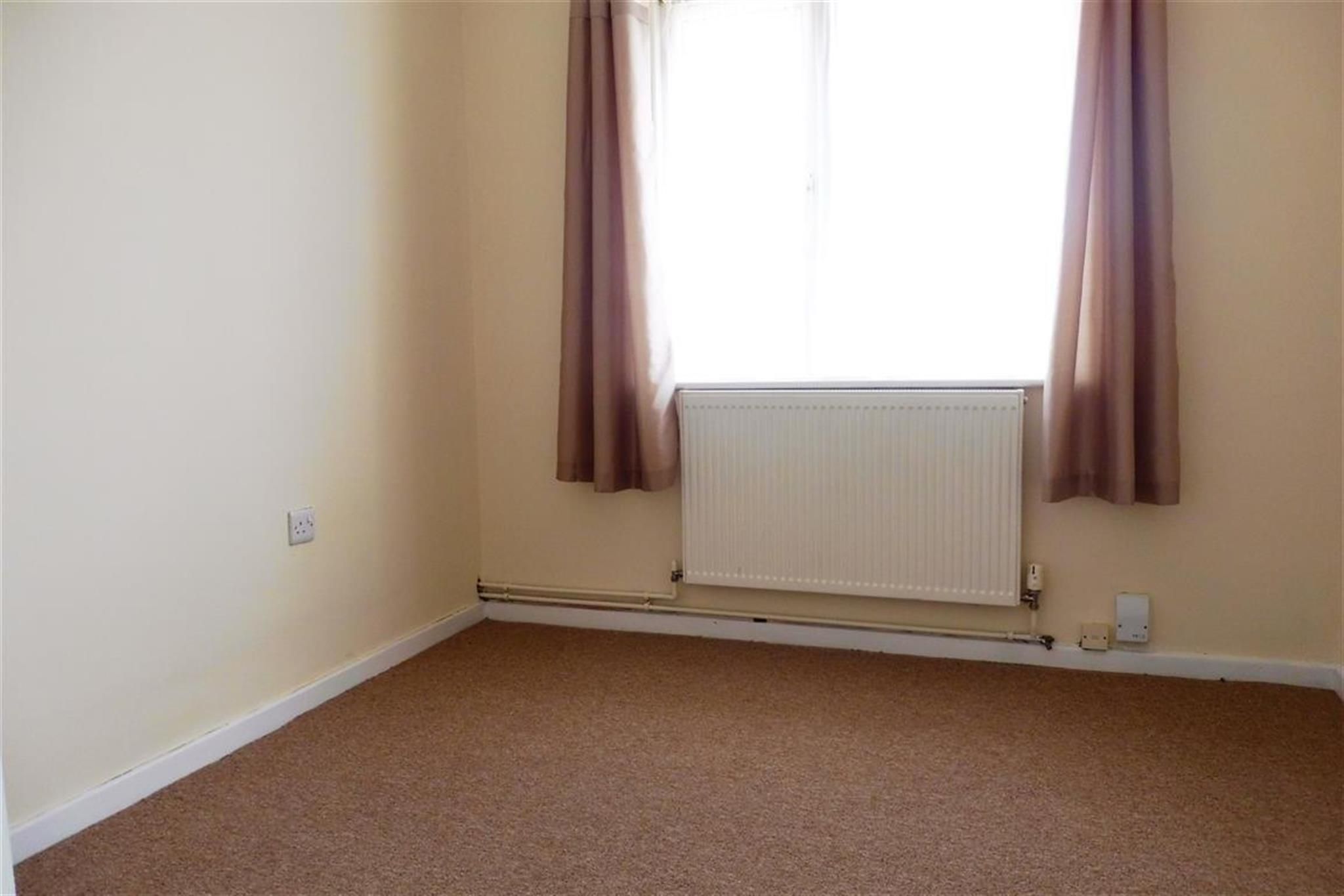 2 bedroom bungalow to rent, Goodwood Road, Gosport, PO12 4HW