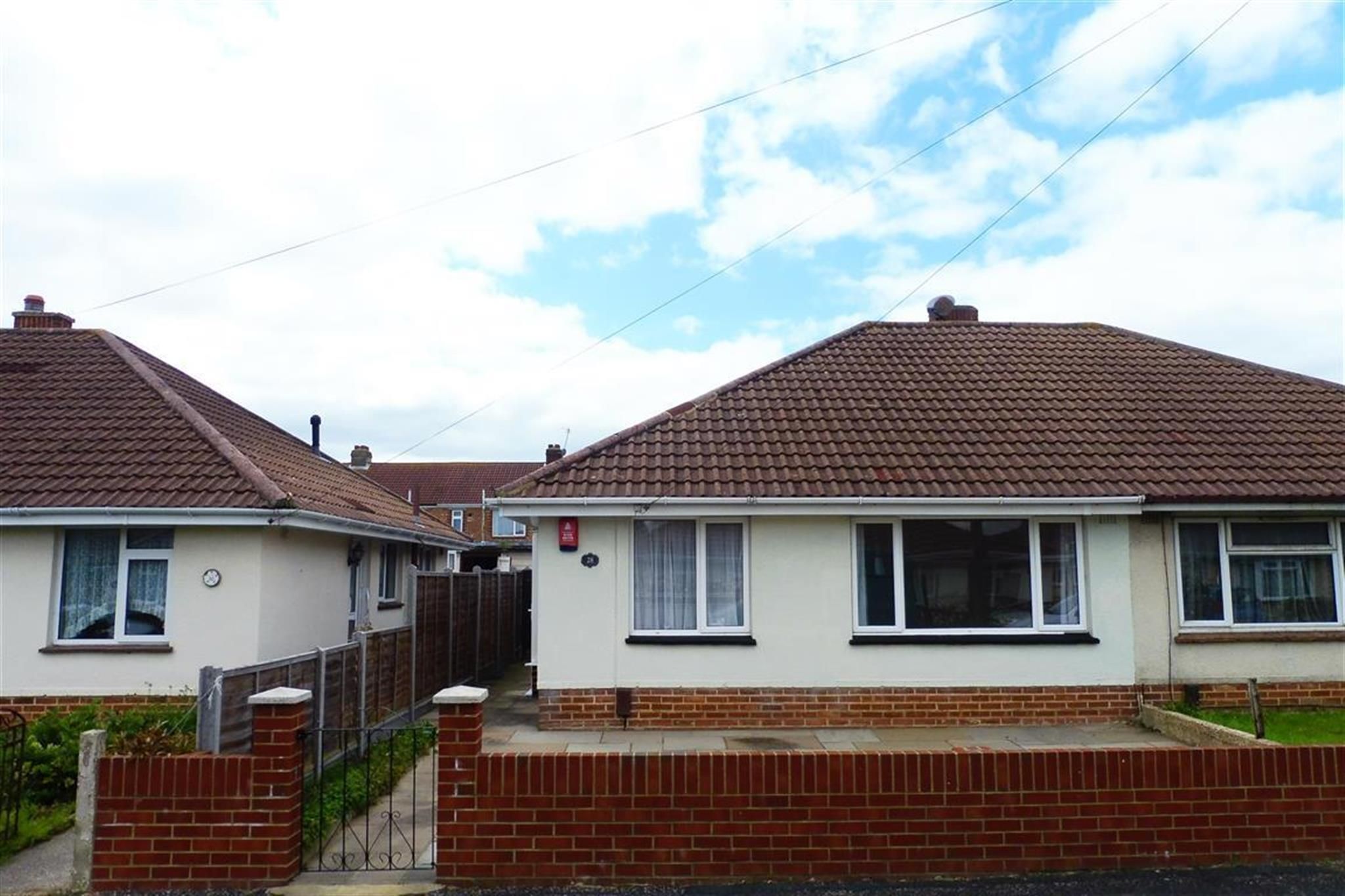 2 bedroom bungalow to rent, Goodwood Road, Gosport, PO12 4HW