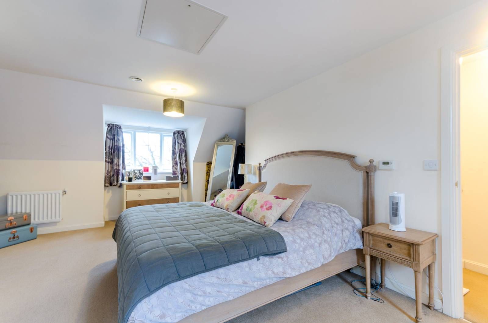 4 bedroom semidetached house for sale, Metcalfe Avenue, Carshalton