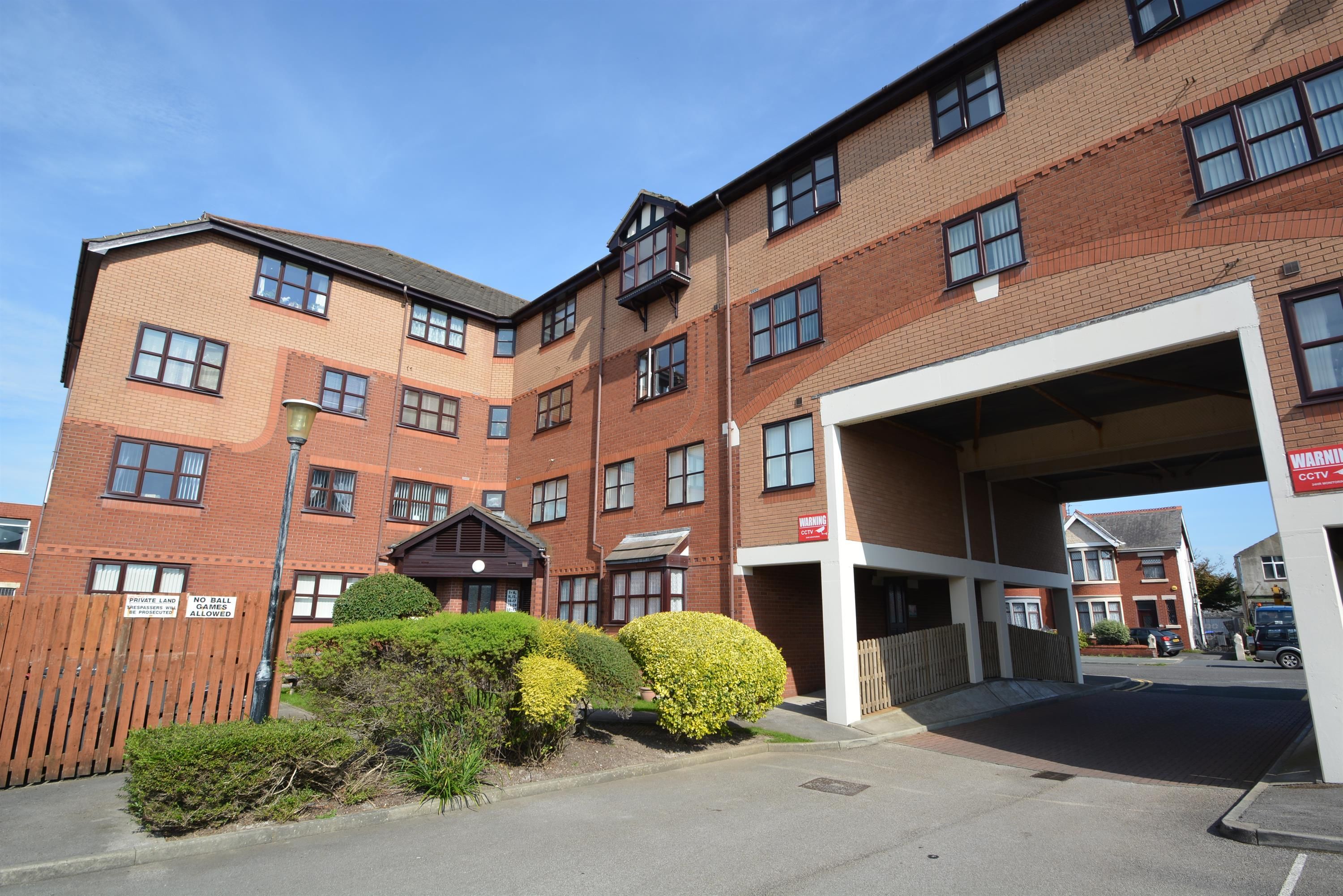 2 bedroom flat to rent, St Annes Road, Blackpool, FY4 2DS