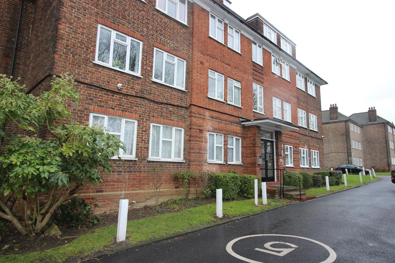 3 bedroom house to rent, Granville Place, High Road, London N, N12 0AX