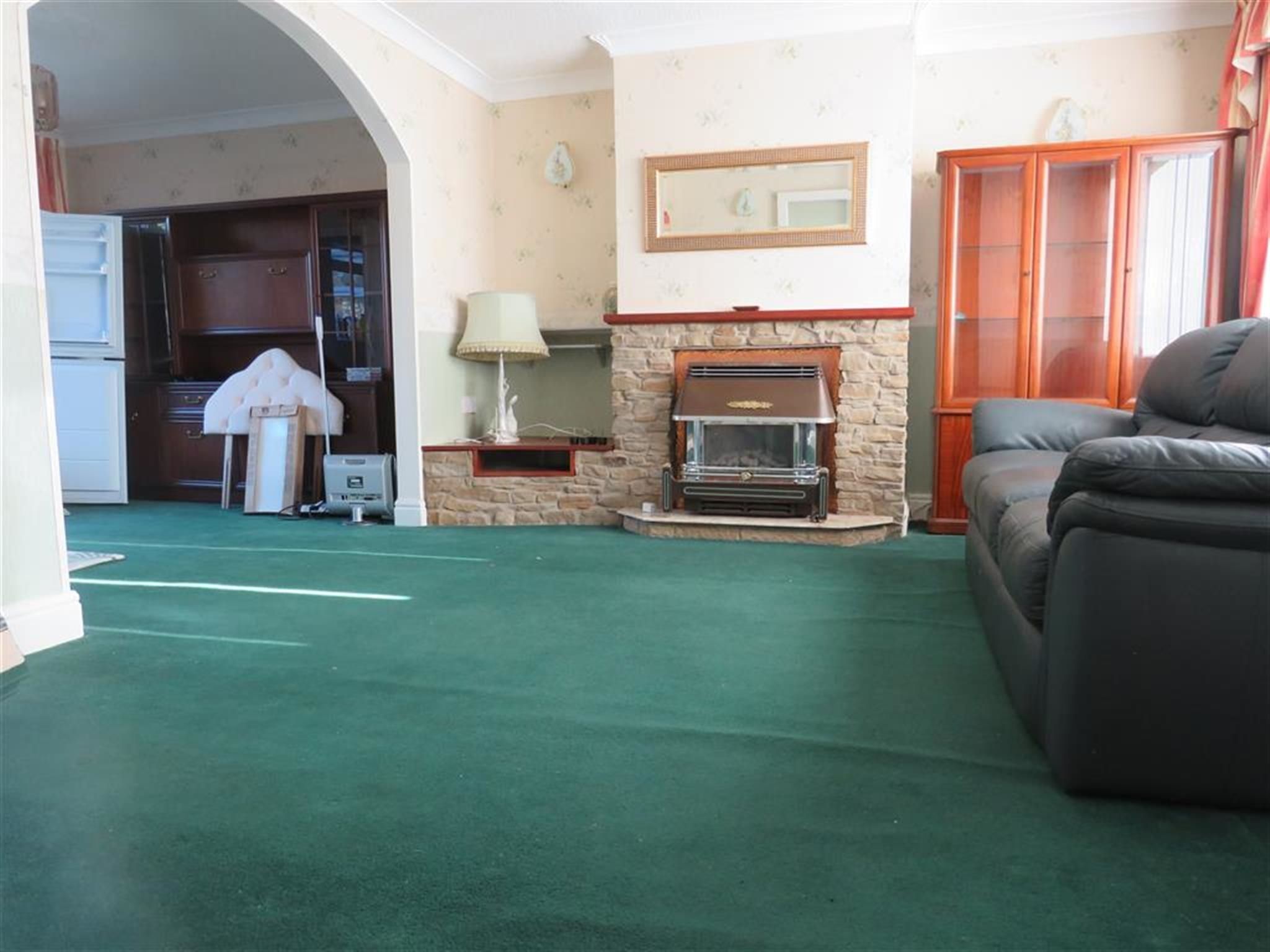 3 bedroom terraced house for sale, Kimble Drive, Bedford, MK41 9SX